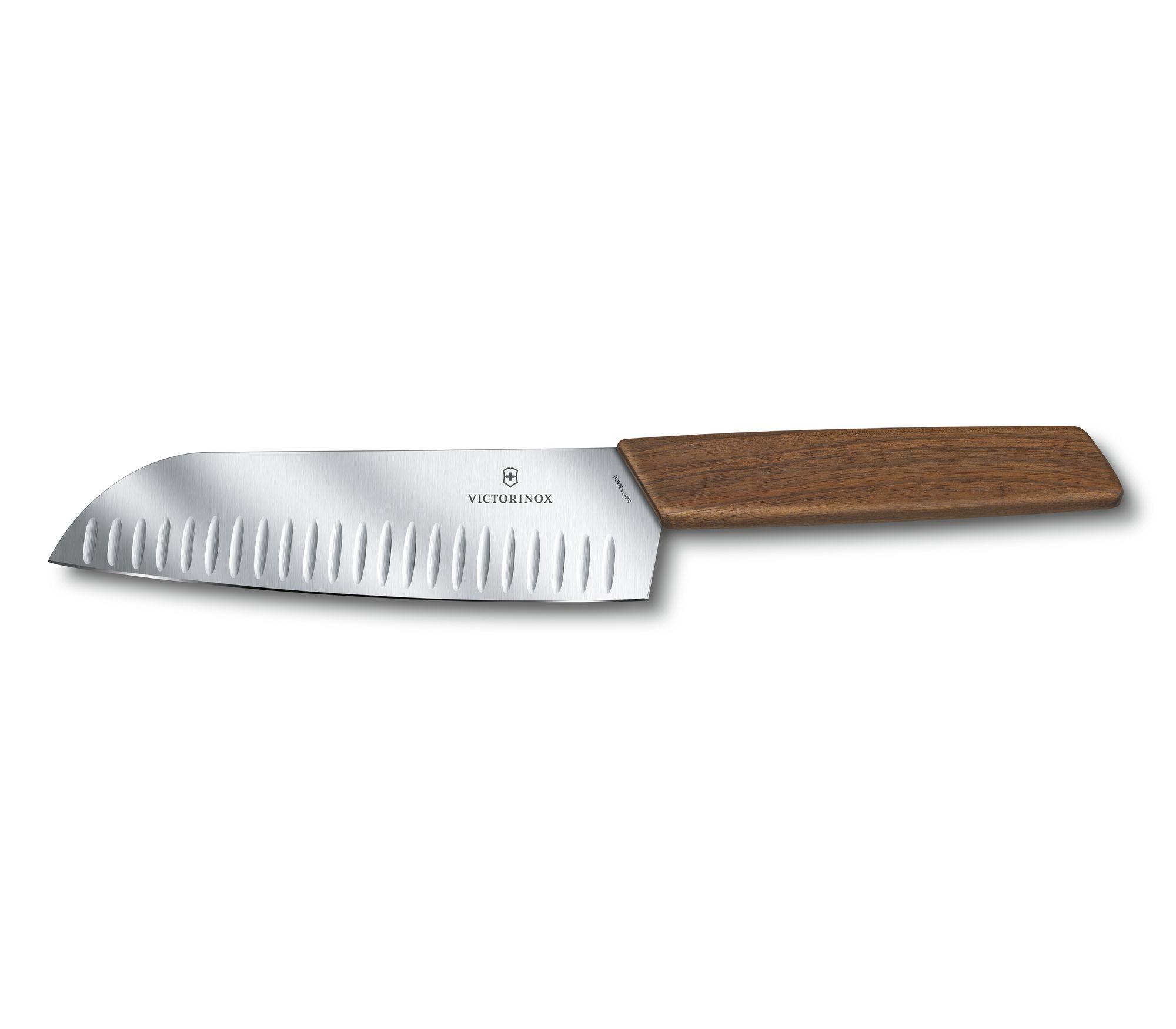 Santoku Victorinox Swiss Modern lame alvéolée 17 cm - manche noyer